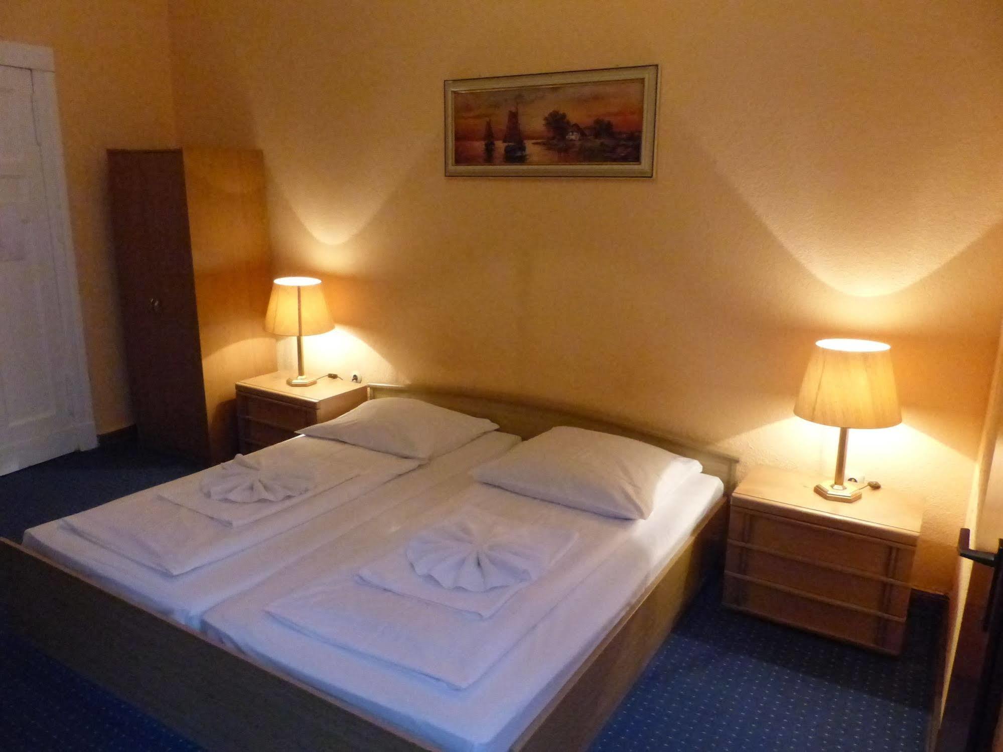 Hotel-Pension Spree Berlino Esterno foto
