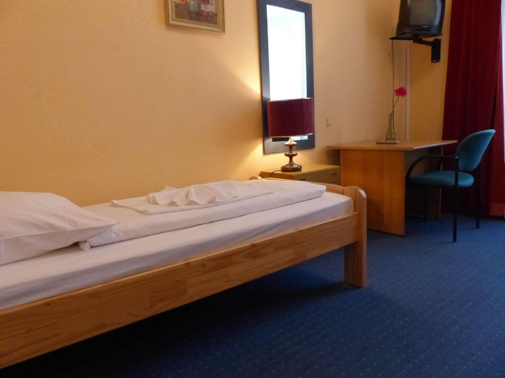 Hotel-Pension Spree Berlino Esterno foto